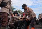 Polres Lumajang Gelar Aksi Bersih - bersih Wujudkan Pantai Watu Pecak Asri